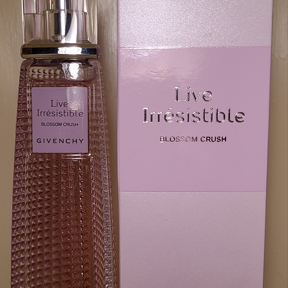 NIB Givenchy Live Irresistible Blossom Crush 2.5 EDT